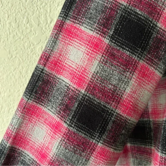 🌷Torrid Pink & Black Plaid Button-Up Shacket – Size 3X (24) - Picture 4 of 7